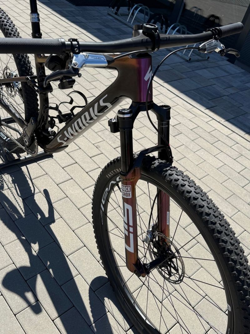 S-WORKS Epic 8 vel.L Flight Attendant pěkný stav možný odpočet DPH na firmu