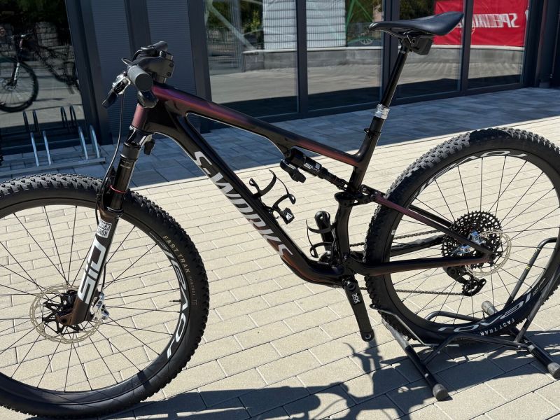 S-WORKS Epic 8 vel.L Flight Attendant pěkný stav možný odpočet DPH na firmu