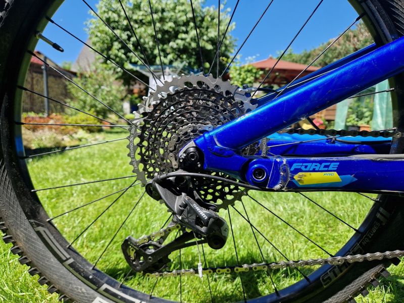 GT Force Carbon Pro