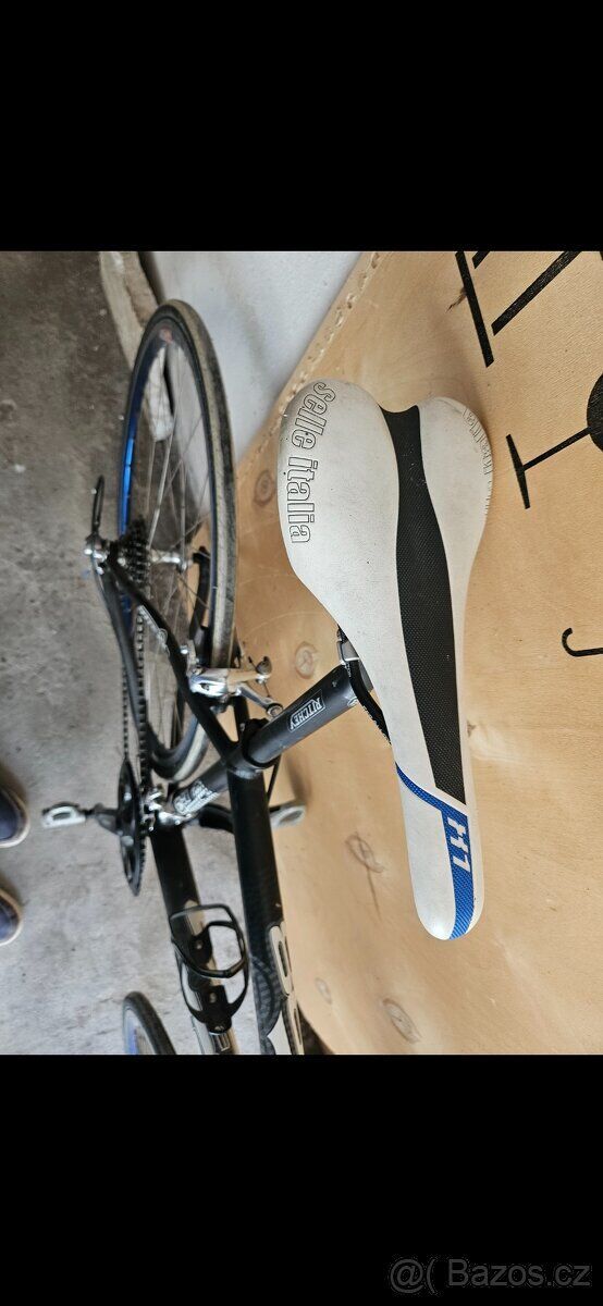 Silniční kolo Maxbike