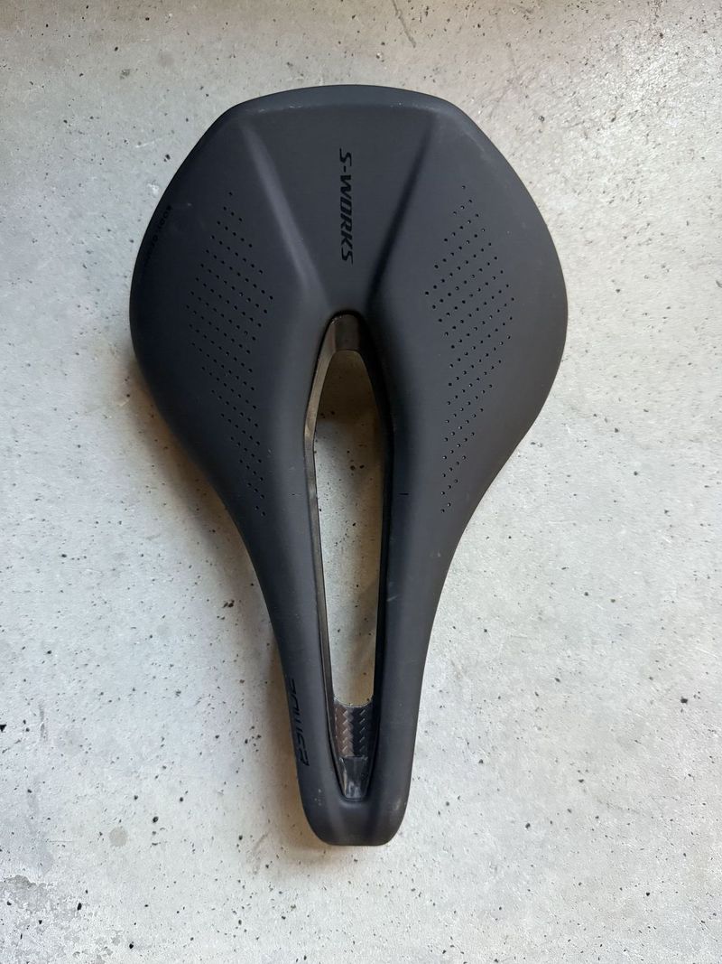 Karbonové sedlo S-Works Power 143mm
