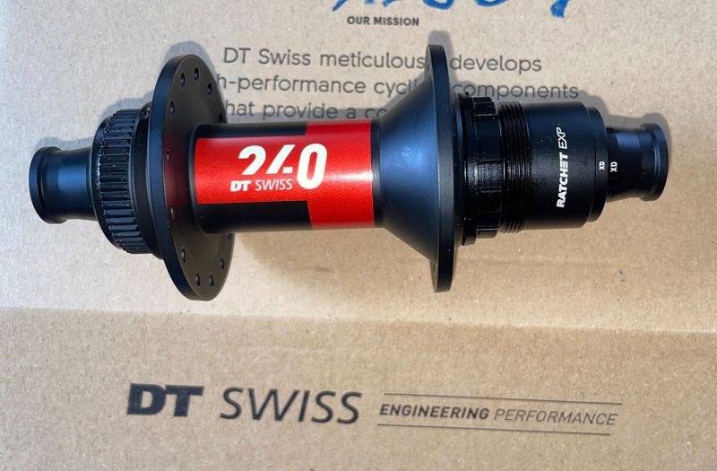 DT Swiss 240 EXP MTB CL zadní náboj 12x148 mm Boost 28 děr - ořech xD