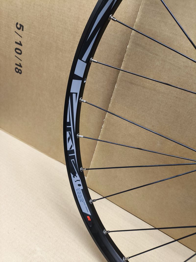 zapletená kola Rodi náboje Shimano SLX