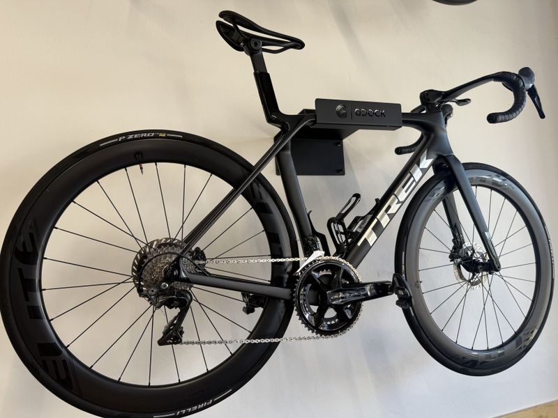 Trek Madone s kompletní sadou Dura-Ace Vel.M/L
