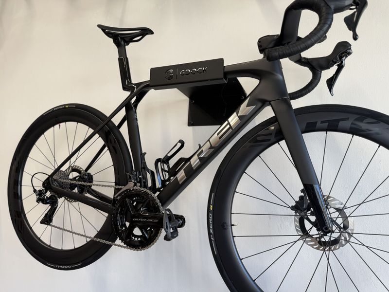 Trek Madone s kompletní sadou Dura-Ace Vel.M/L