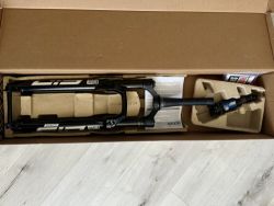 RockShox SID Ultimate, 120mm 29" a SID Luxe Ultimate 165x45mm