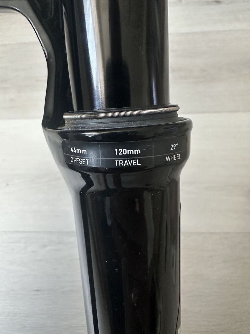 RockShox SID Ultimate, 120mm 29" a SID Luxe Ultimate 165x45mm