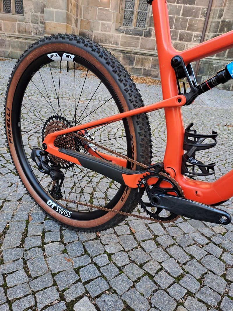 NOVÁ CUSTOM STAVBA Santa Cruz Blur C / Rock Shox SID / Sram GX AXS, XX1 / velikost XL / carbon DTSwi