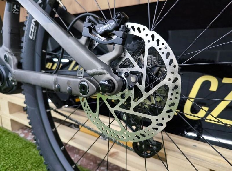 Raymon TrailRay 160E 9.0 stone/black - Celoodpružené elektrokolo
