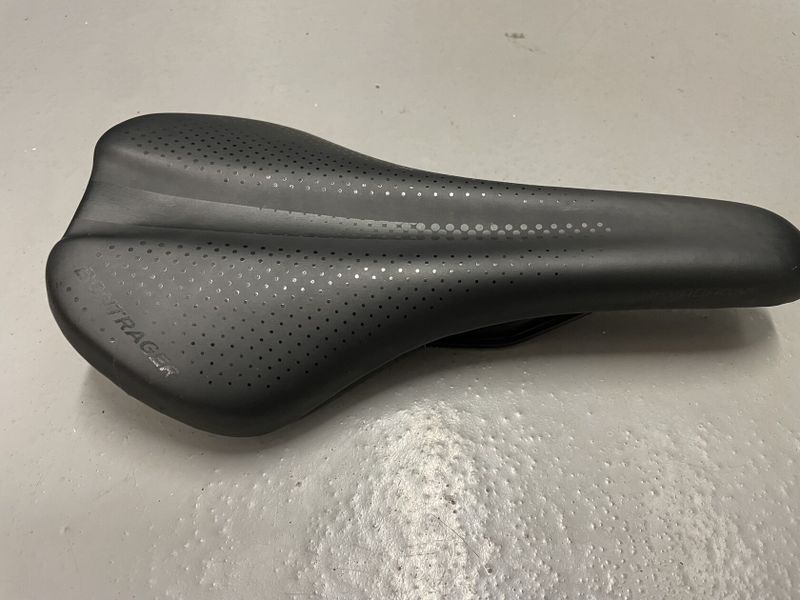 Sedlo Bontrager Arvada Comp 138 mm