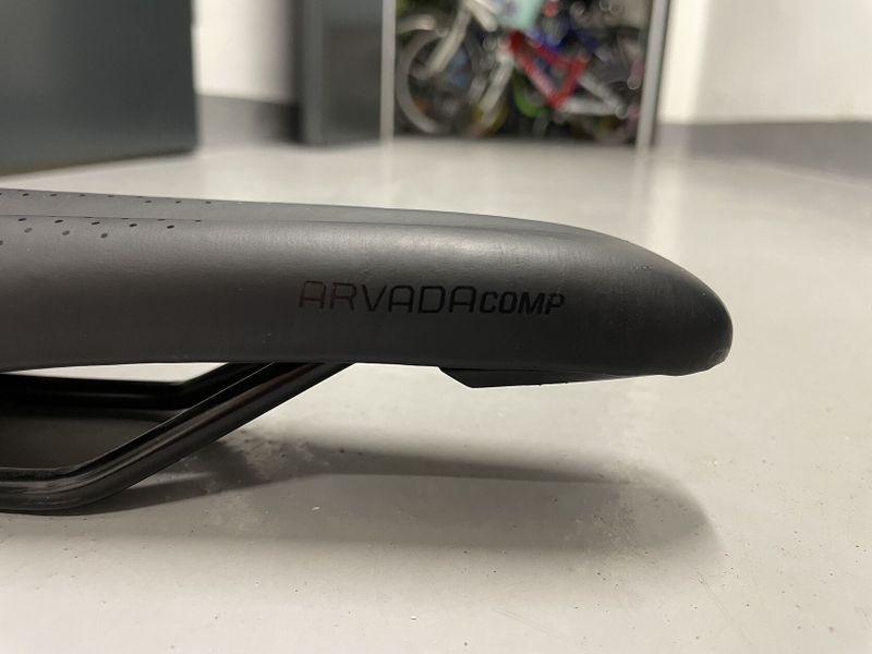 Sedlo Bontrager Arvada Comp 138 mm