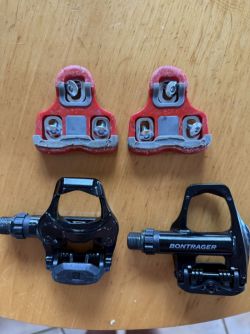 Pedály Bontrager Comp Road Pedal Set - black (červené kufry)