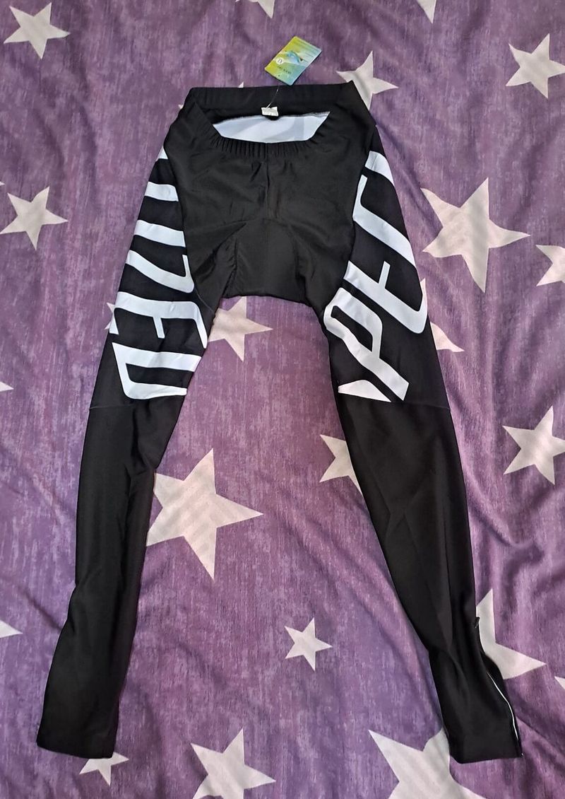 Nový, nepoužitý tenký dres na kolo s dlouhými rukávy a dlouhými nohavicemi.