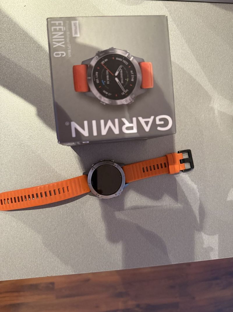 Garmin Fenix 6 Sapphire – TOP stav, oranžový řemínek