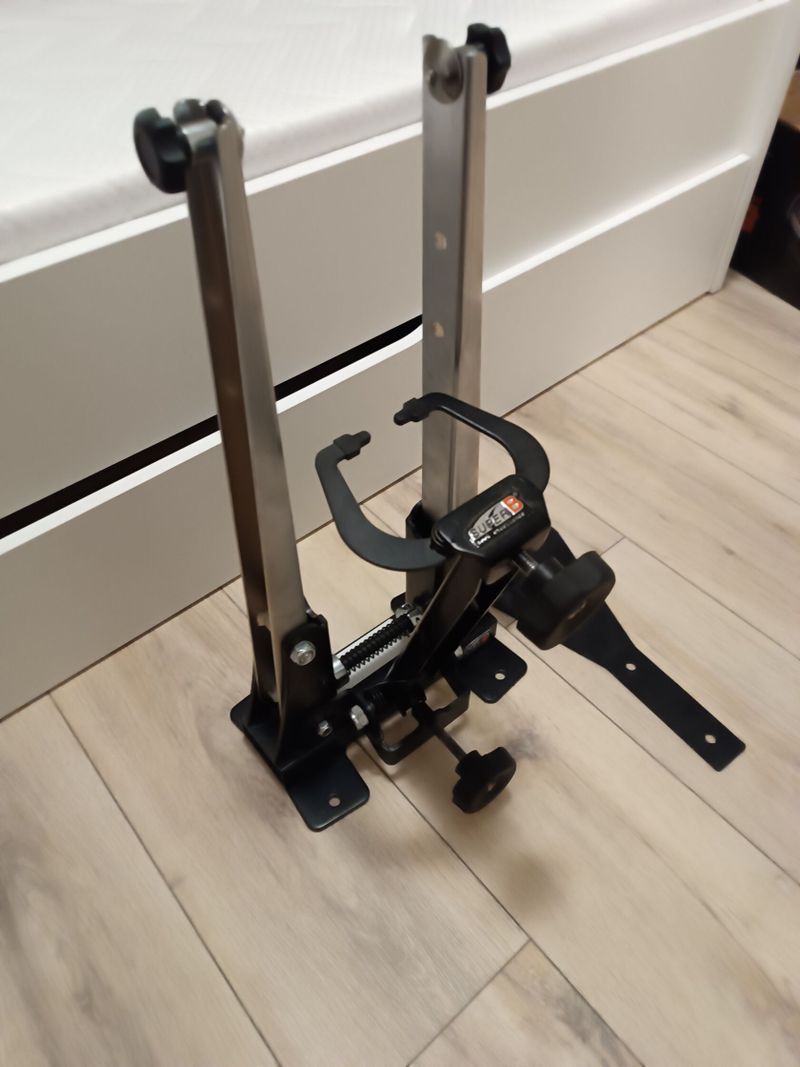Centrovací stolice Super B TB-PF35