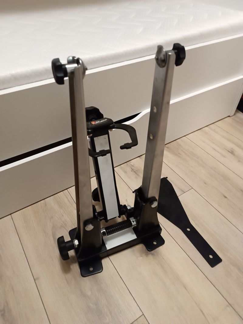 Centrovací stolice Super B TB-PF35