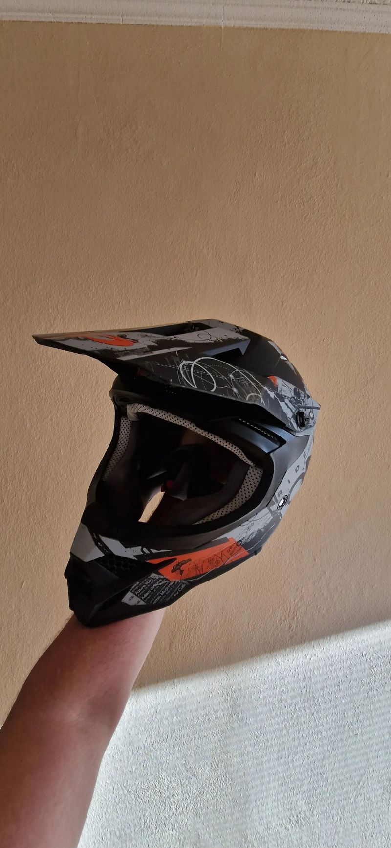Helma O'neal 3SRS HELMET SCARZV.22