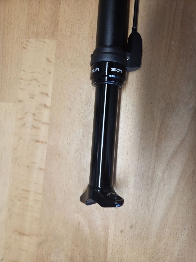 Kind Shock E20 External teleskopická sedlovka, Ø-30,9 mm, 370 mm/100 mm