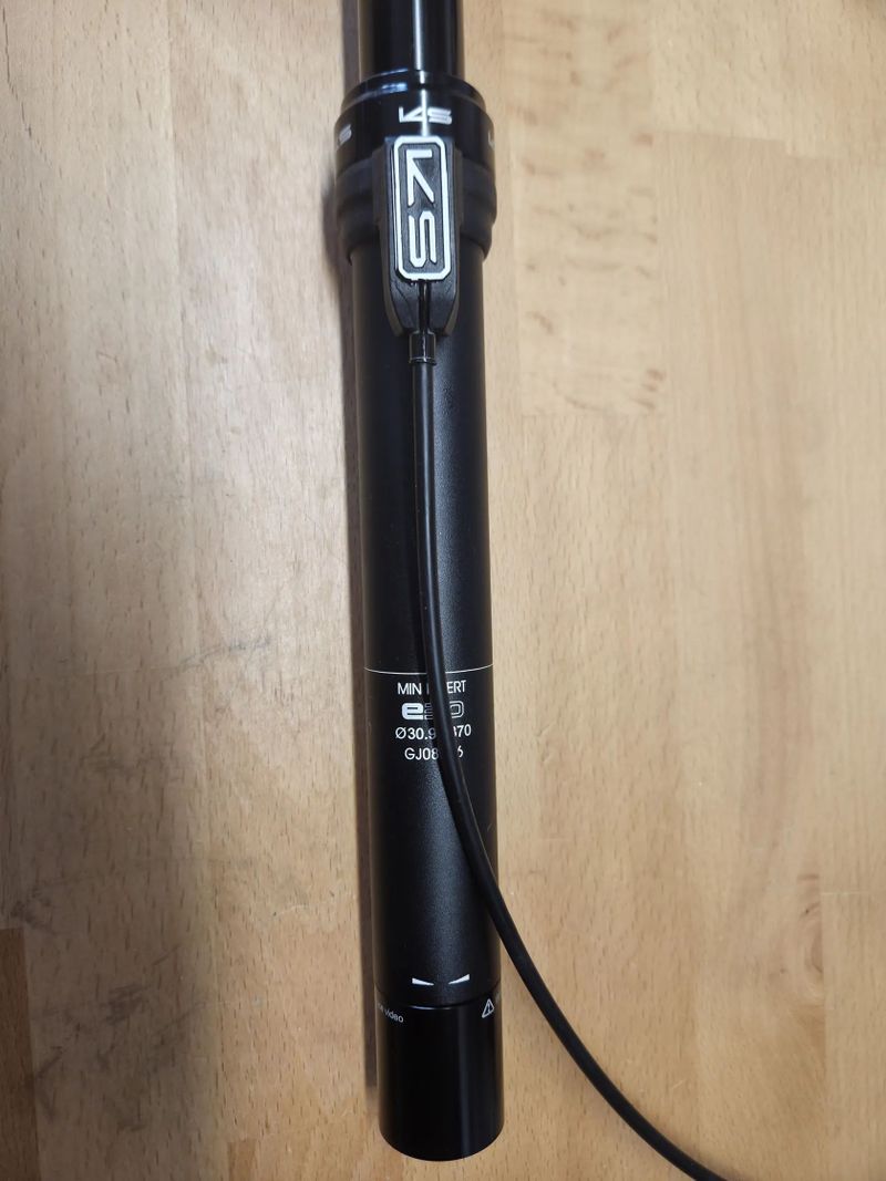 Kind Shock E20 External teleskopická sedlovka, Ø-30,9 mm, 370 mm/100 mm