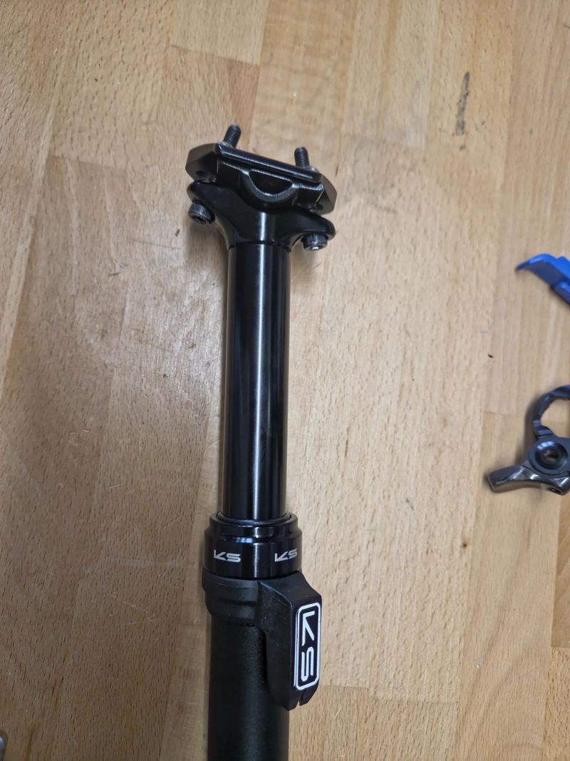 Kind Shock E20 External teleskopická sedlovka, Ø-30,9 mm, 370 mm/100 mm