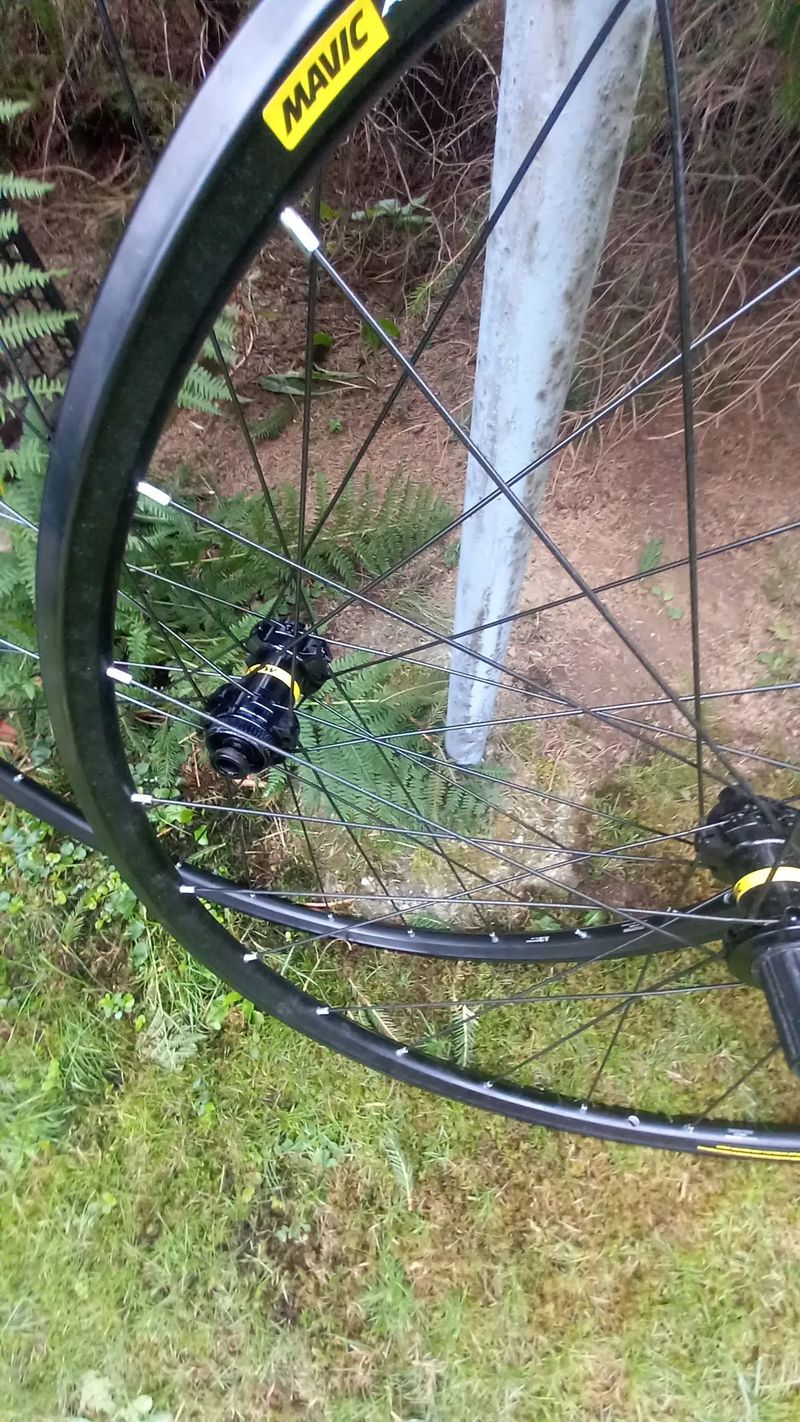  Zapletená kola MAVIC Aksium DCL, Shimano 11, Centerlock