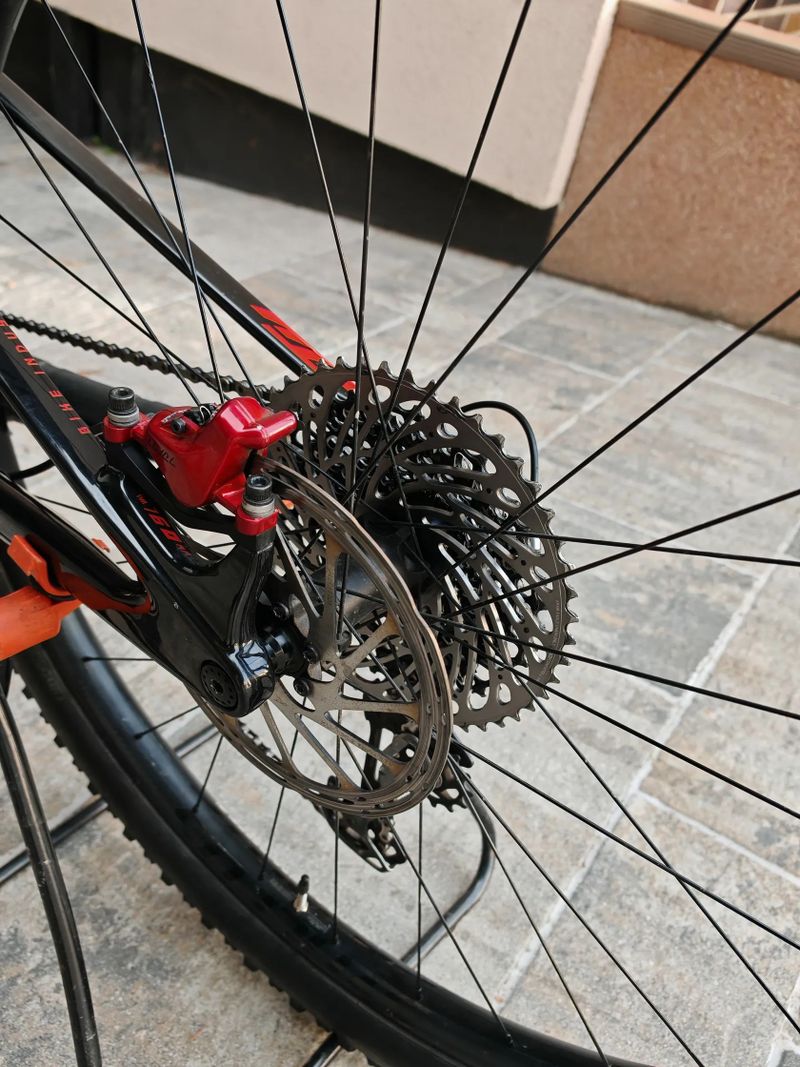 celoodpružené kolo KTM Scarp Elite Carbon, 10,9kg
