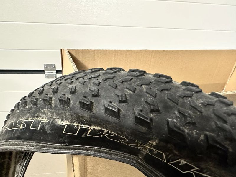 Prodám jeté bezdušové pláště Specialized Fast Trak 29