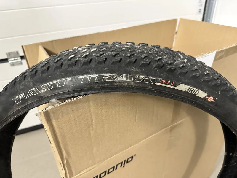 Prodám jeté bezdušové pláště Specialized Fast Trak 29