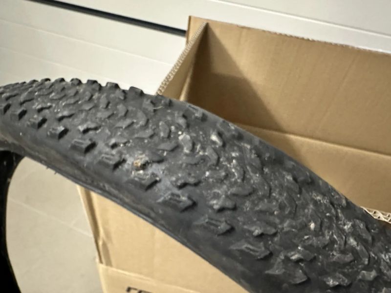 Prodám jeté bezdušové pláště Specialized Fast Trak 29