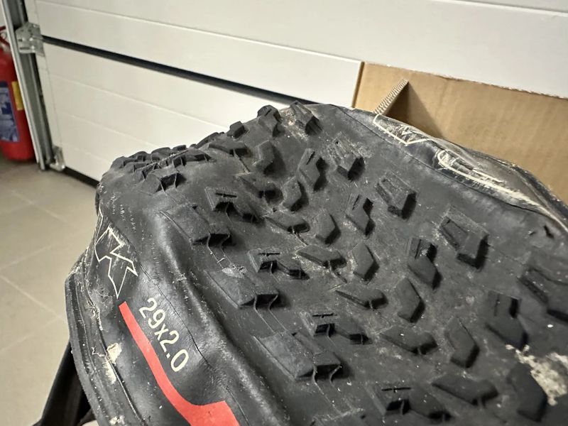 Prodám jeté bezdušové pláště Specialized Fast Trak 29