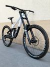 CUBE Two15 vel. XL, zdvihy 200/200 mm, 27,5" TOP STAV, Sjezďák downhill