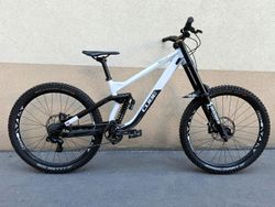 CUBE Two15 vel. XL, zdvihy 200/200 mm, 27,5" TOP STAV, Sjezďák downhill
