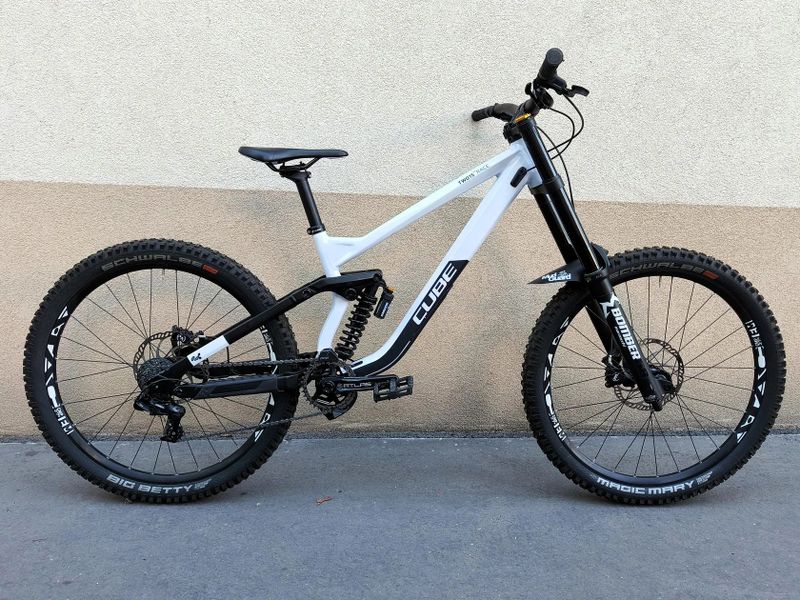 CUBE Two15 vel. XL, zdvihy 200/200 mm, 27,5" TOP STAV, Sjezďák downhill