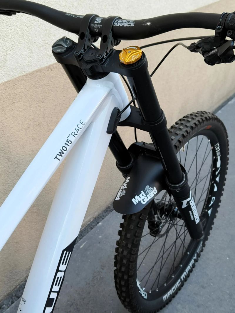 CUBE Two15 vel. XL, zdvihy 200/200 mm, 27,5" TOP STAV, Sjezďák downhill