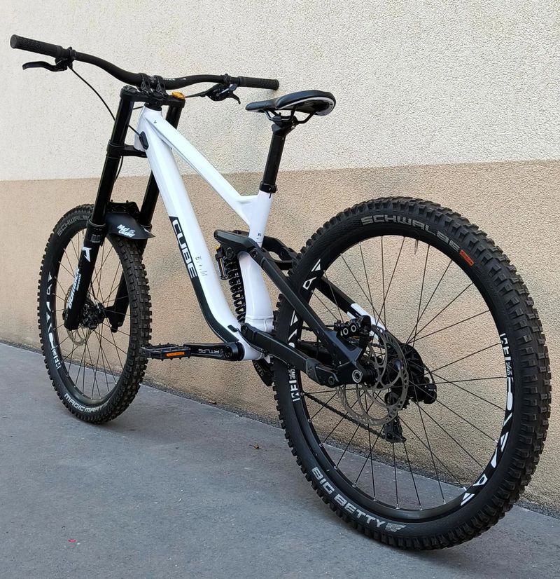 CUBE Two15 vel. XL, zdvihy 200/200 mm, 27,5" TOP STAV, Sjezďák downhill