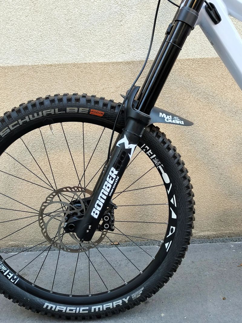 CUBE Two15 vel. XL, zdvihy 200/200 mm, 27,5" TOP STAV, Sjezďák downhill
