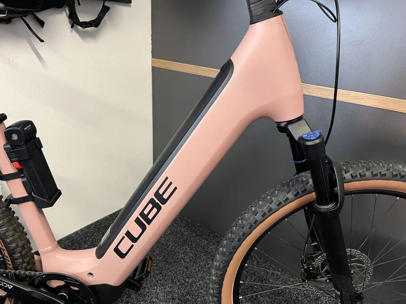 Cube Reaction Hybrid PRO 625 2023 EASY ENTRY 45KM