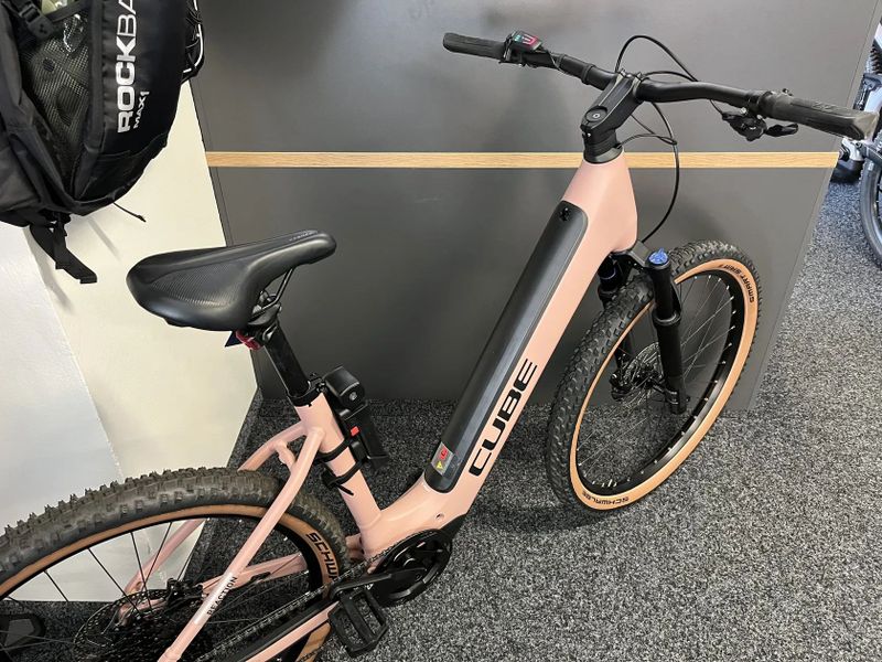 Cube Reaction Hybrid PRO 625 2023 EASY ENTRY 45KM