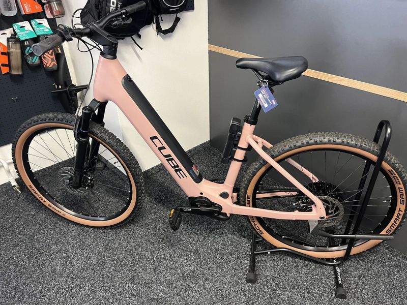 Cube Reaction Hybrid PRO 625 2023 EASY ENTRY 45KM