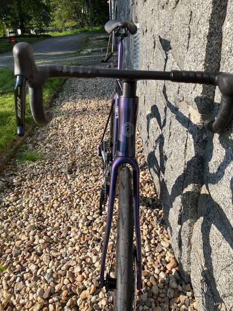 69.999 Kč! (PC 109.999) POLYGON HELIOS A7X - UCI rám, karbon kola - L - 105Di2 2x12 (50/34 - 11/34)