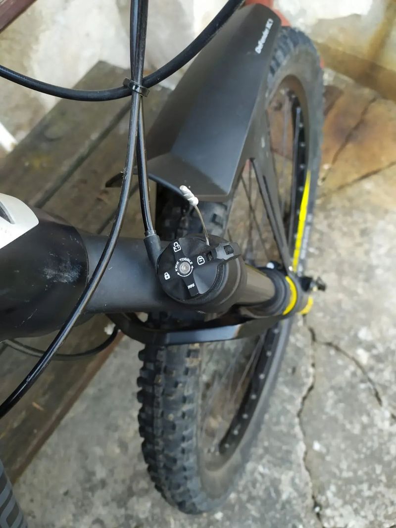 Celoodpružené elektrokolo bergamont