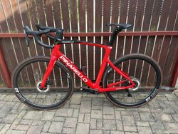 Pinarello X3 105Di2 s koly DT SWISS ERC 1400