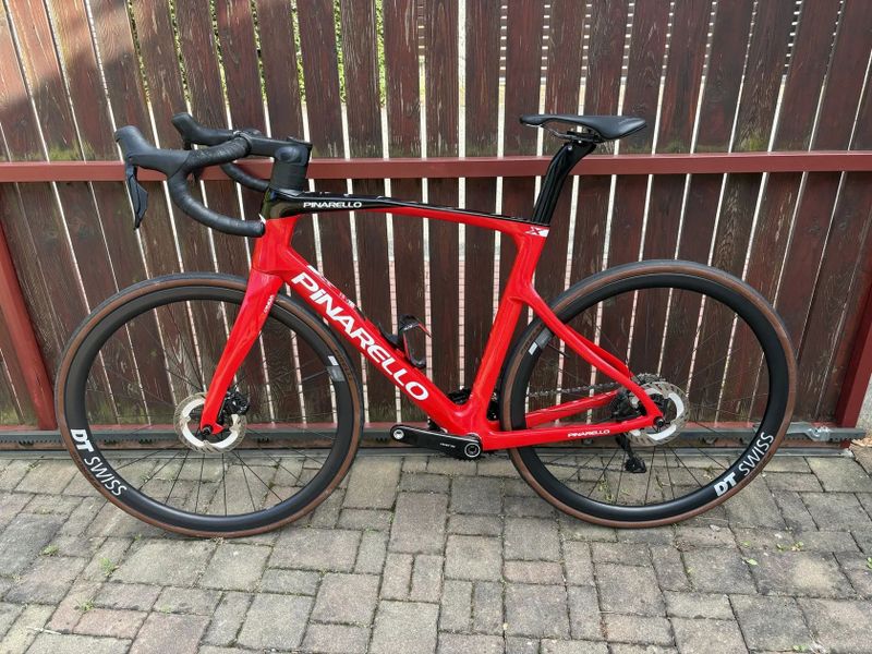 Pinarello X3 105Di2 s koly DT SWISS ERC 1400