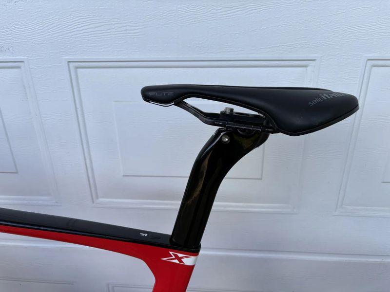 Pinarello X3 105Di2 s koly DT SWISS ERC 1400