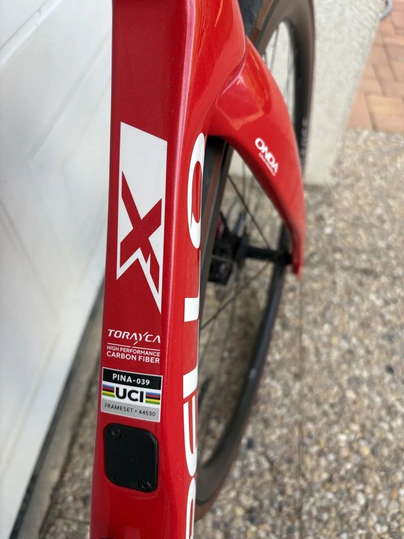 Pinarello X3 105Di2 s koly DT SWISS ERC 1400