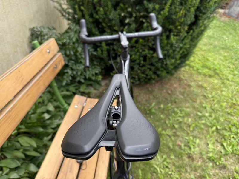 Silniční kolo Giant Defy Advanced 1 M/L (177-187 cm) Karbon