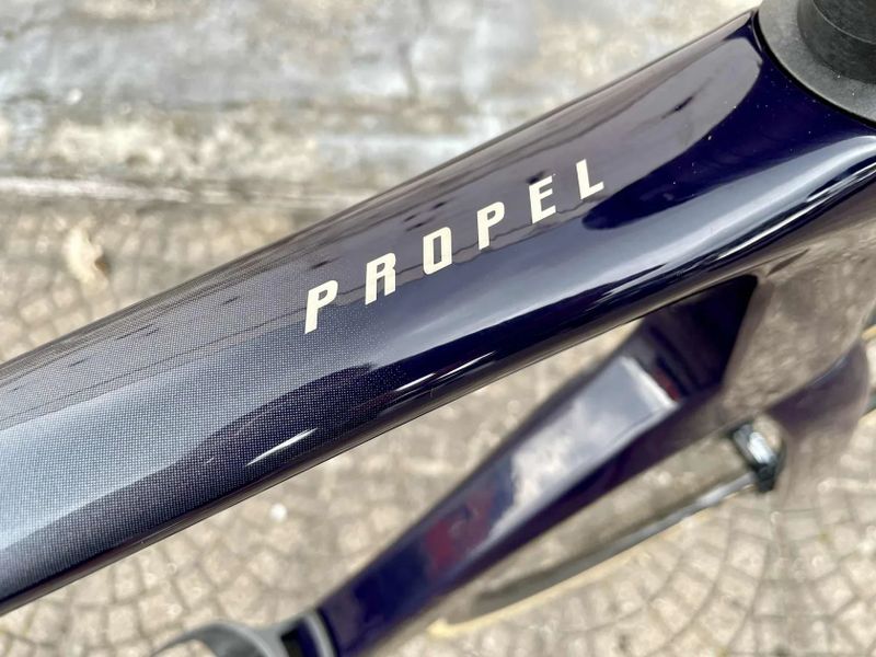 GIANT Propel Advanced Pro 0 Di2, Black Currant/Chrome - vel. XL