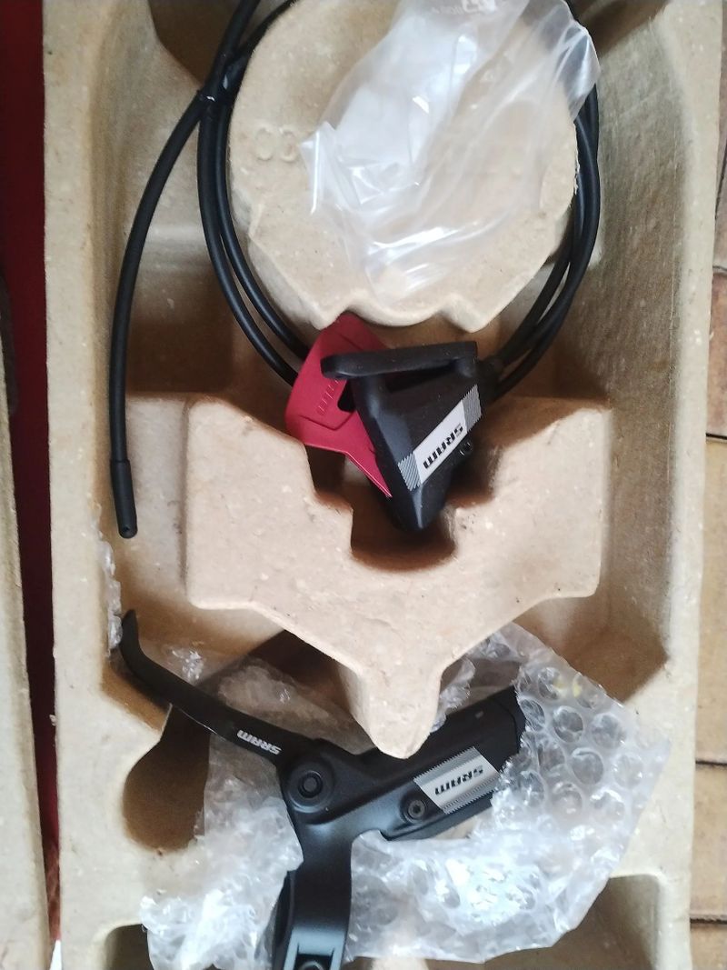 Nové brzdy sram Apex pro rovná řidítka 