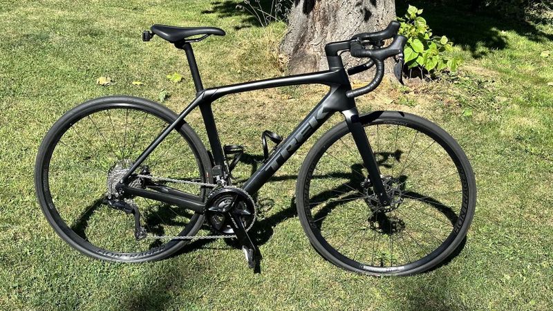 Trek Domane SL 6 – velikost 54 cm (M), minimálně jeté