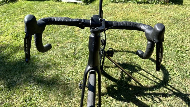 Trek Domane SL 6 – velikost 54 cm (M), minimálně jeté